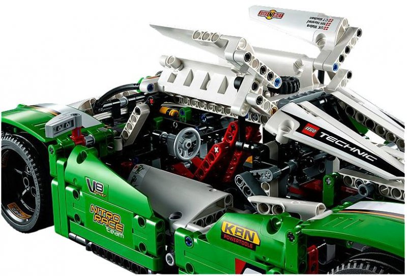 LEGO Technic GT vůz pro 24hodinový závod 42039