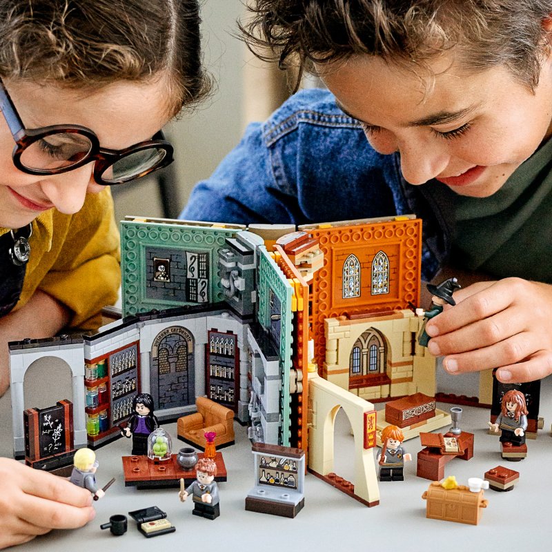 LEGO® Harry Potter™ 76382 Kouzelné momenty z Bradavic: Hodina přeměňování