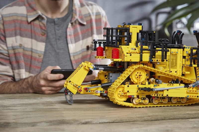 LEGO® Technic 42131 Buldozer Cat® D11 ovládaný aplikací