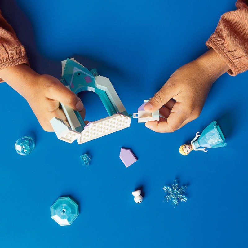 LEGO® │ Disney 43199 Elsa a zámecké nádvoří
