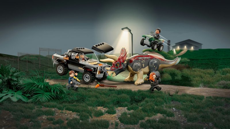 LEGO® Jurassic World™ 76950 Útok triceratopse na pick-up