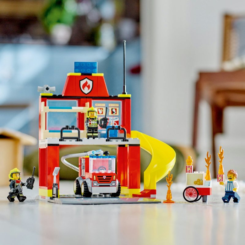 LEGO® City 60375 Hasičská stanice a auto hasičů