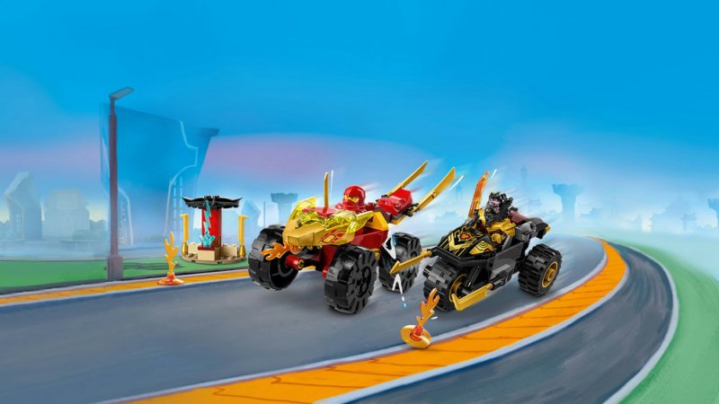 LEGO® NINJAGO® 71789 Kai a Ras v duelu auta s motorkou