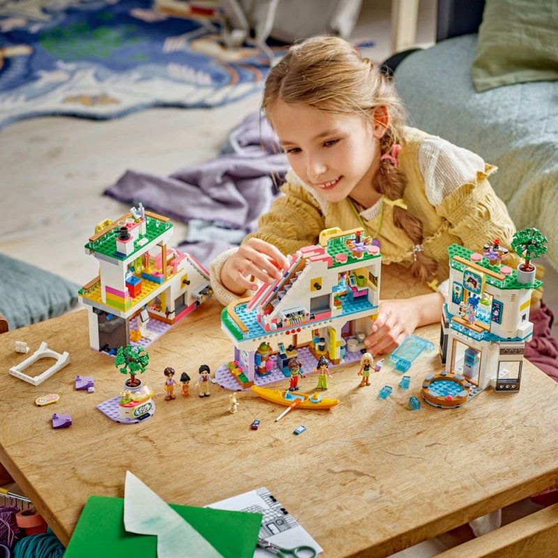 LEGO® Friends 42604 Obchodní centrum v městečku Heartlake