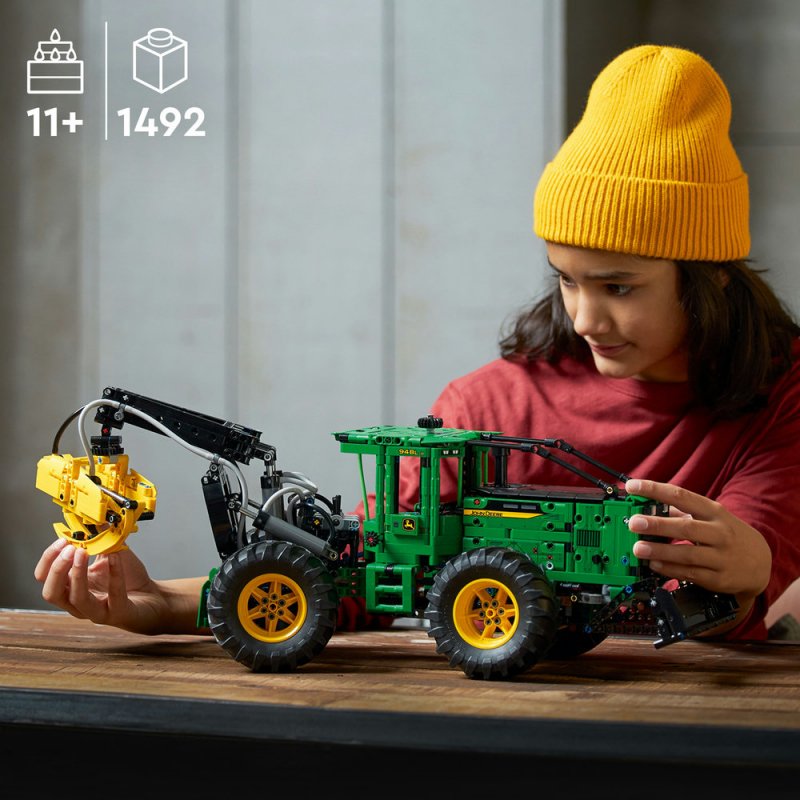 LEGO® Technic 42157 Lesní traktor John Deere 948L-II