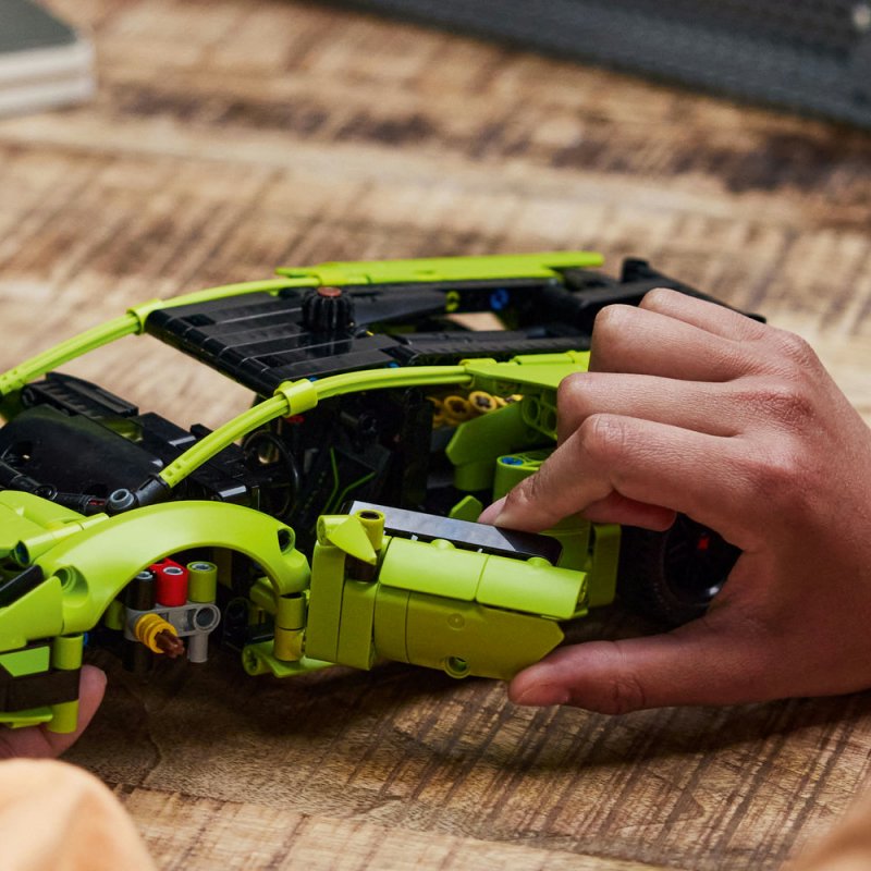 LEGO® Technic 42161 Lamborghini Huracán Tecnica