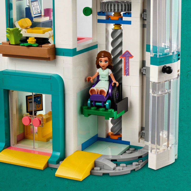 LEGO® Friends 42621 Nemocnice v městečku Heartlake