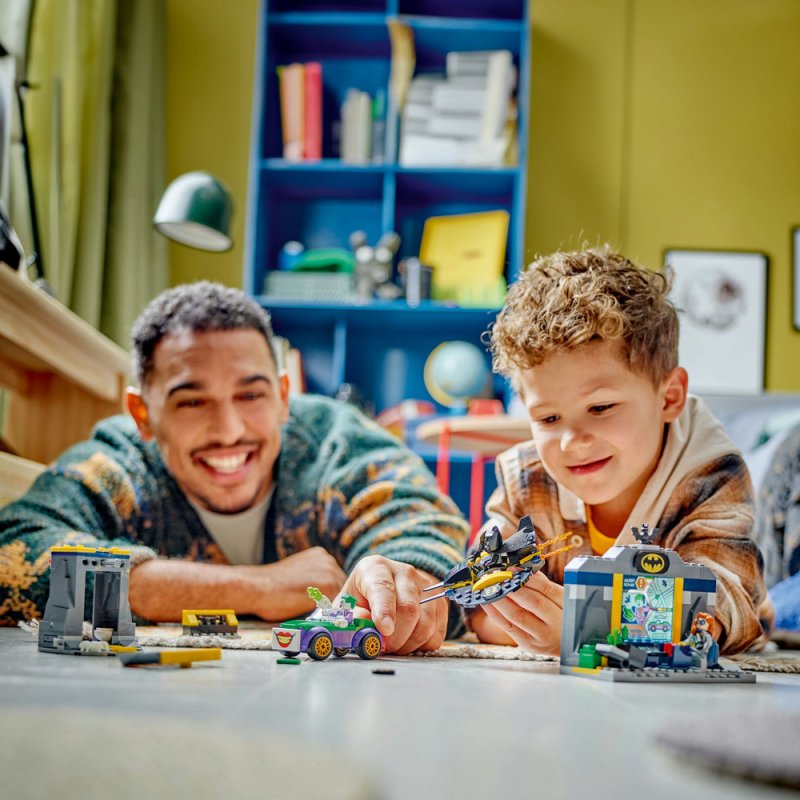 LEGO® DC Batman™ 76272 Batmanova jeskyně a Batman™, Batgirl™ a Joker™