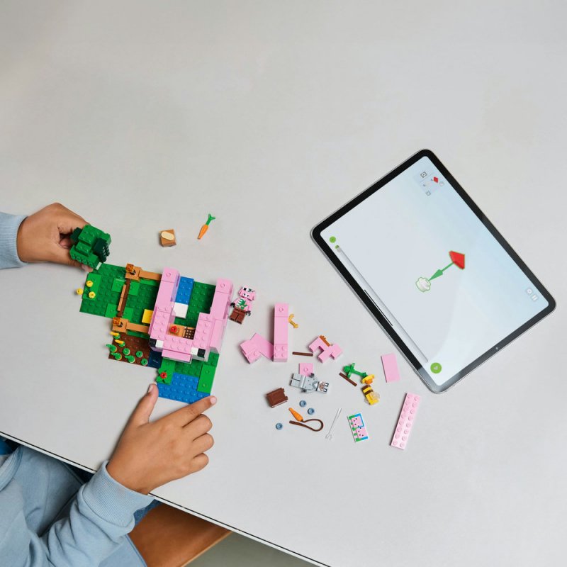 LEGO® Minecraft® 21268 Domeček Prasátka