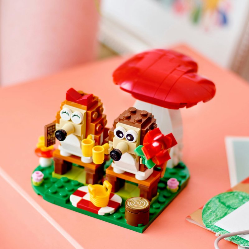 LEGO® Iconic 40711 Ježčí rande s piknikem