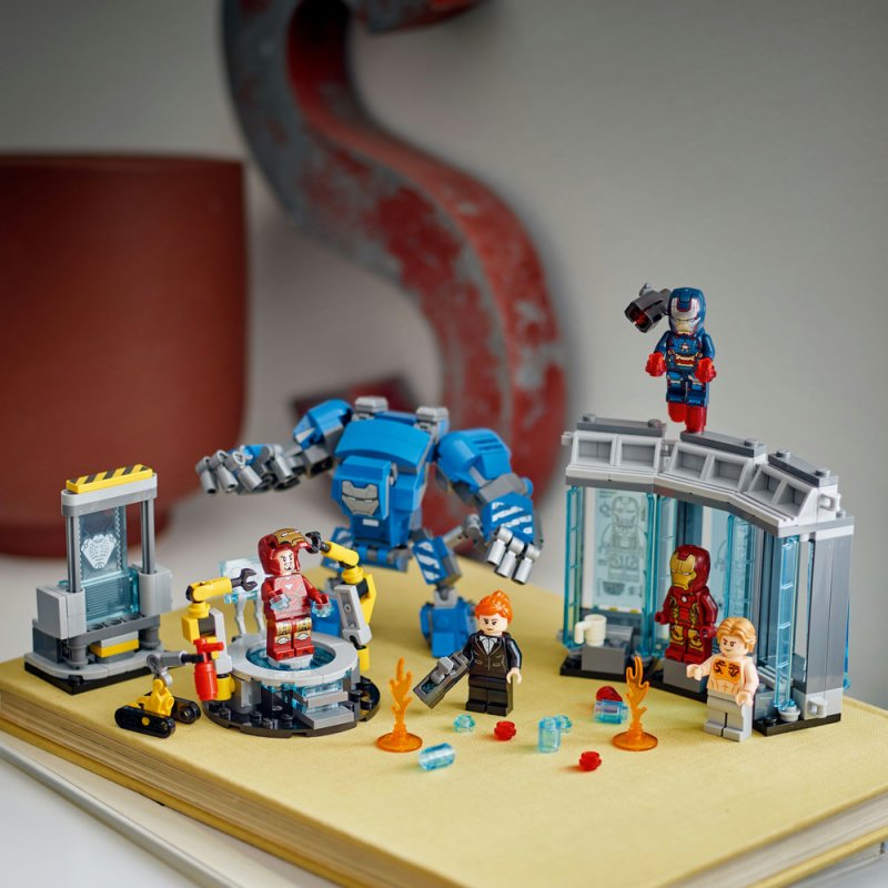 LEGO® │ Marvel 76315 Iron Man a jeho laboratoř: Síň brnění
