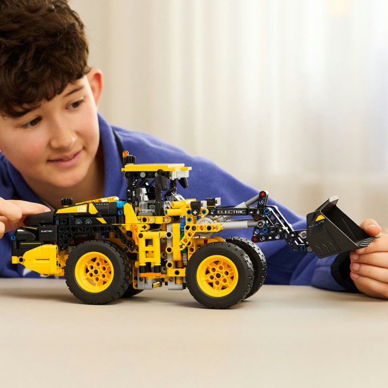 LEGO® Technic 42209 Kolový nakladač Volvo L120 Electric