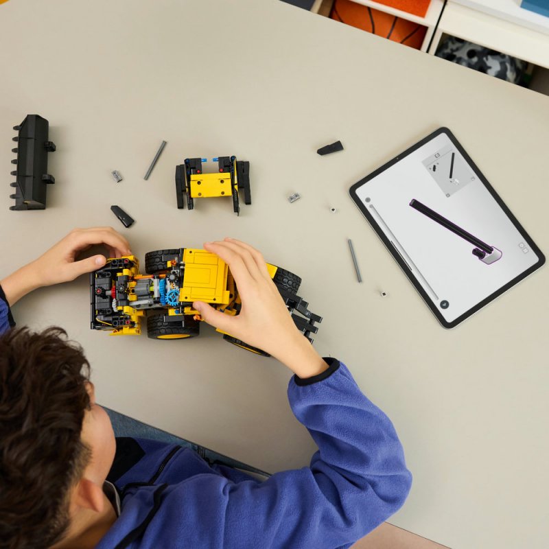LEGO® Technic 42209 Kolový nakladač Volvo L120 Electric