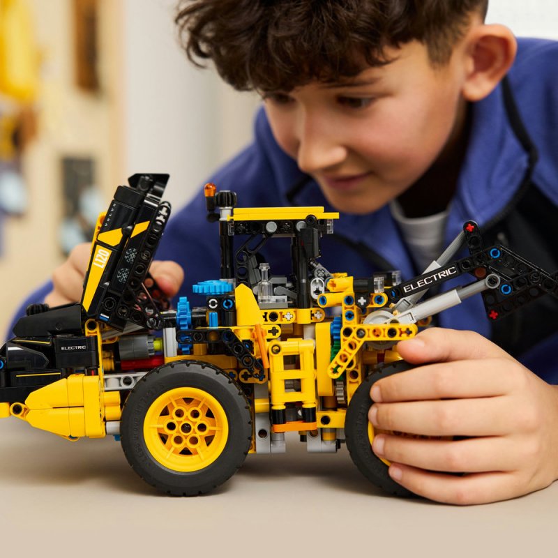LEGO® Technic 42209 Kolový nakladač Volvo L120 Electric