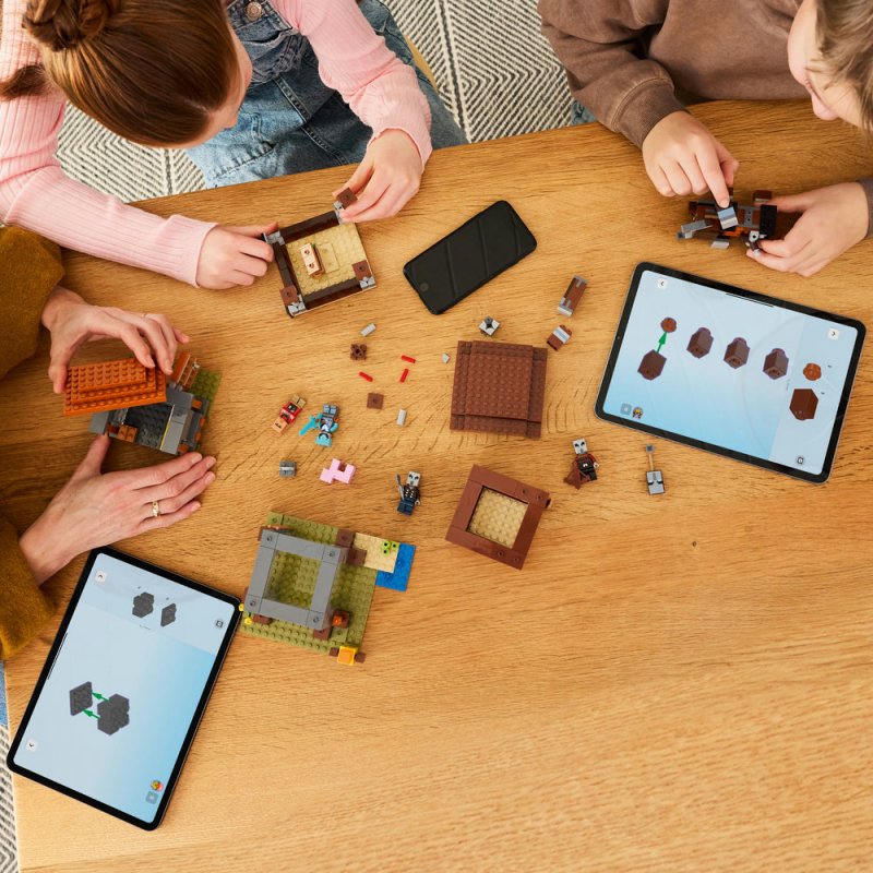 LEGO® Minecraft® 21278 Základna plenitelů a Ničitel