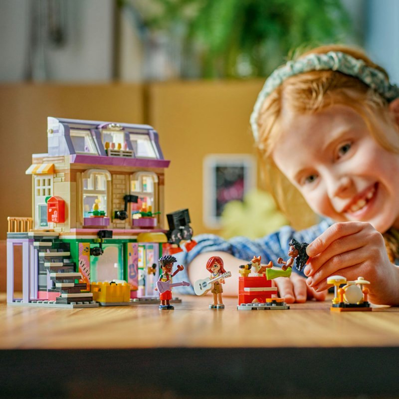 LEGO® Friends 42653 Obchod s hudebninami a byt