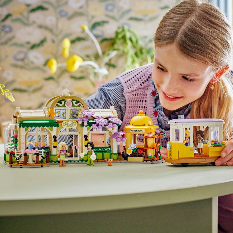 LEGO® Friends 42671 Kavárna plná rostlin a květinářství