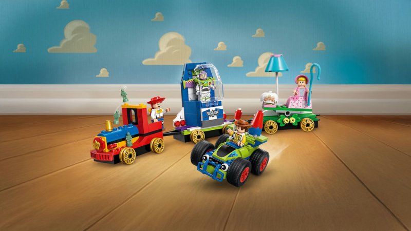 LEGO® │ Disney 43264 Slavnostní vláček a Autíčko z Příběhu hraček
