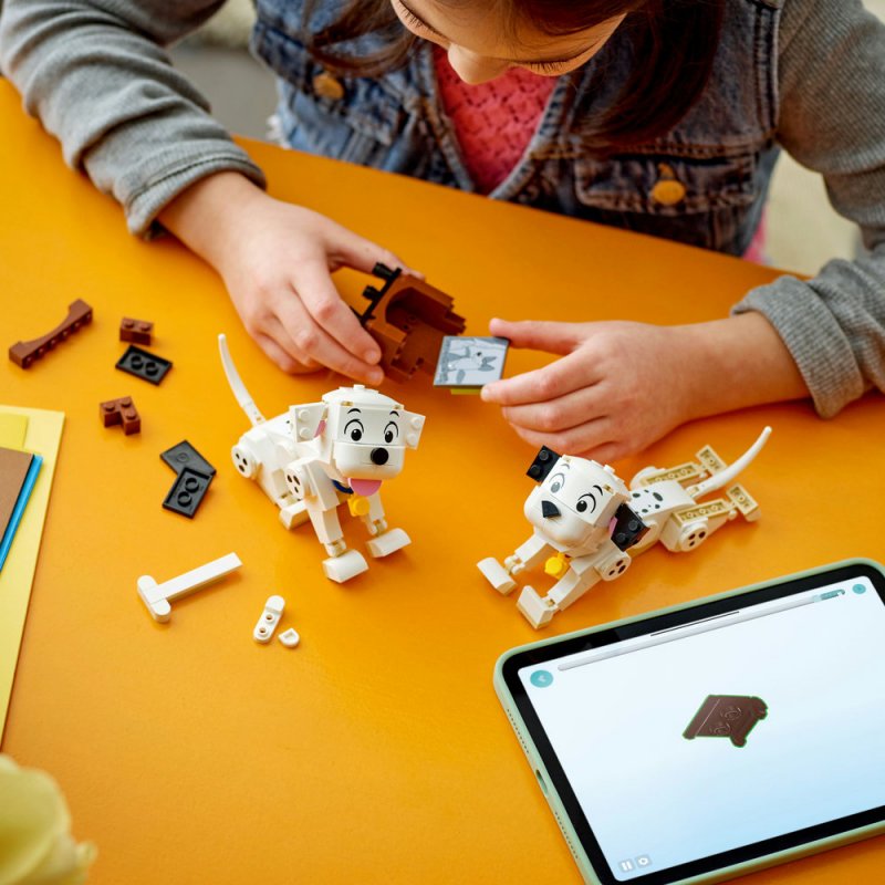 LEGO® │ Disney 43271 Štěňátka Štístko a Penny z filmu 101 dalmatinů