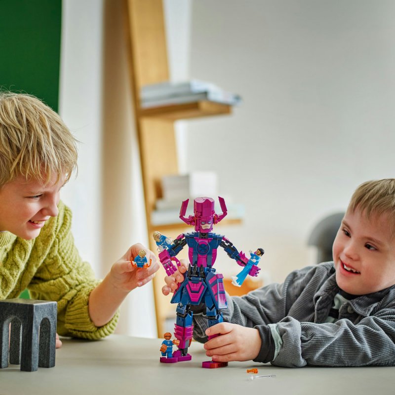 LEGO® │ Marvel 76316 Fantastická čtyřka vs. sestavitelná figurka Galactuse