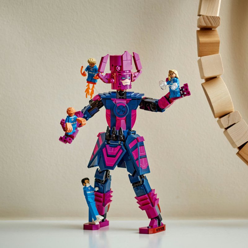 LEGO® │ Marvel 76316 Fantastická čtyřka vs. sestavitelná figurka Galactuse