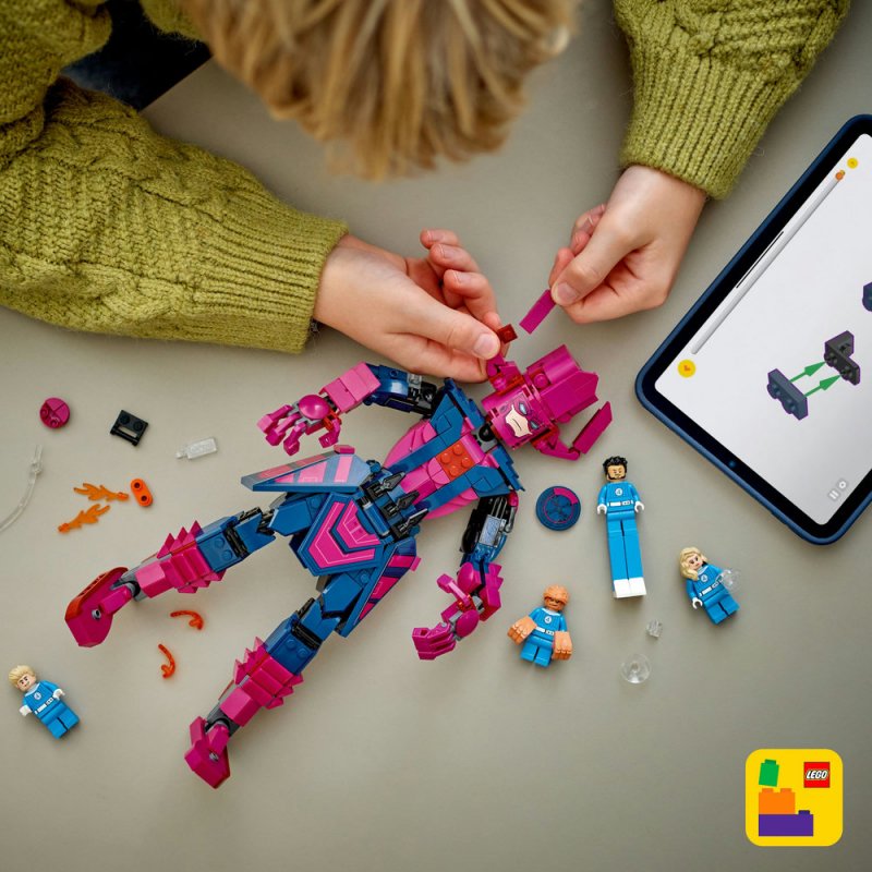 LEGO® │ Marvel 76316 Fantastická čtyřka vs. sestavitelná figurka Galactuse