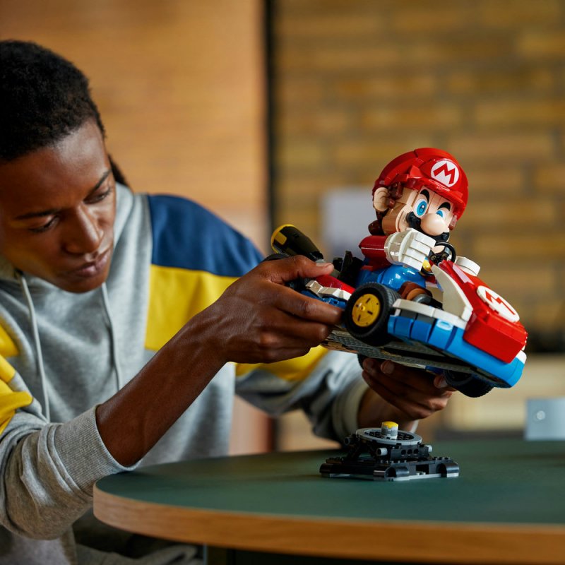 LEGO® Super Mario™ 72037 Mario Kart™: Mario a Standard Kart
