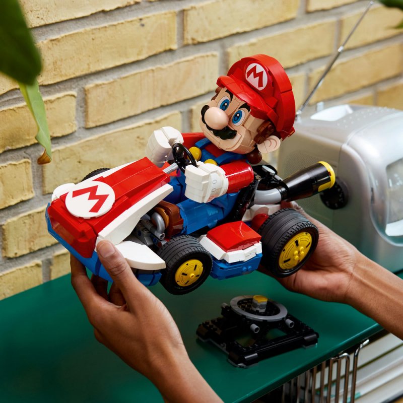LEGO® Super Mario™ 72037 Mario Kart™: Mario a Standard Kart