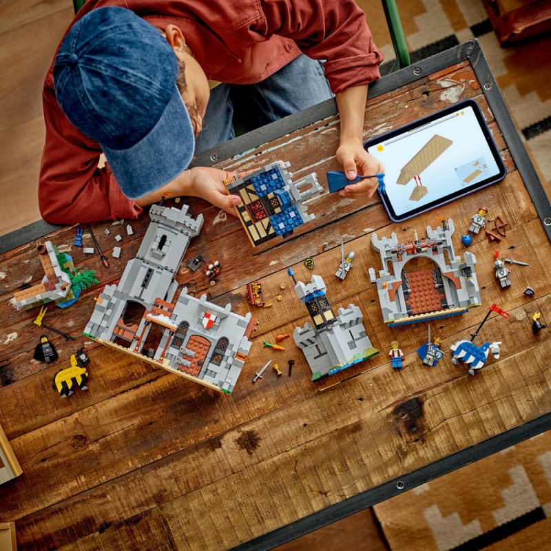 LEGO® Creator 3v1 31168 Středověký hrad a rytíři na koních