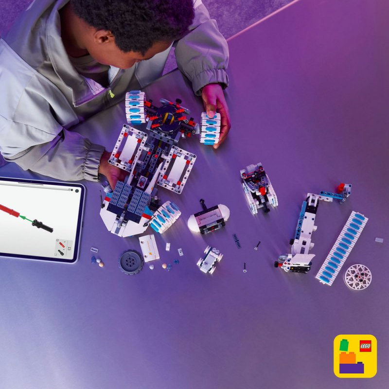 LEGO® Technic 42211 Lunární rover Lunar Outpost™