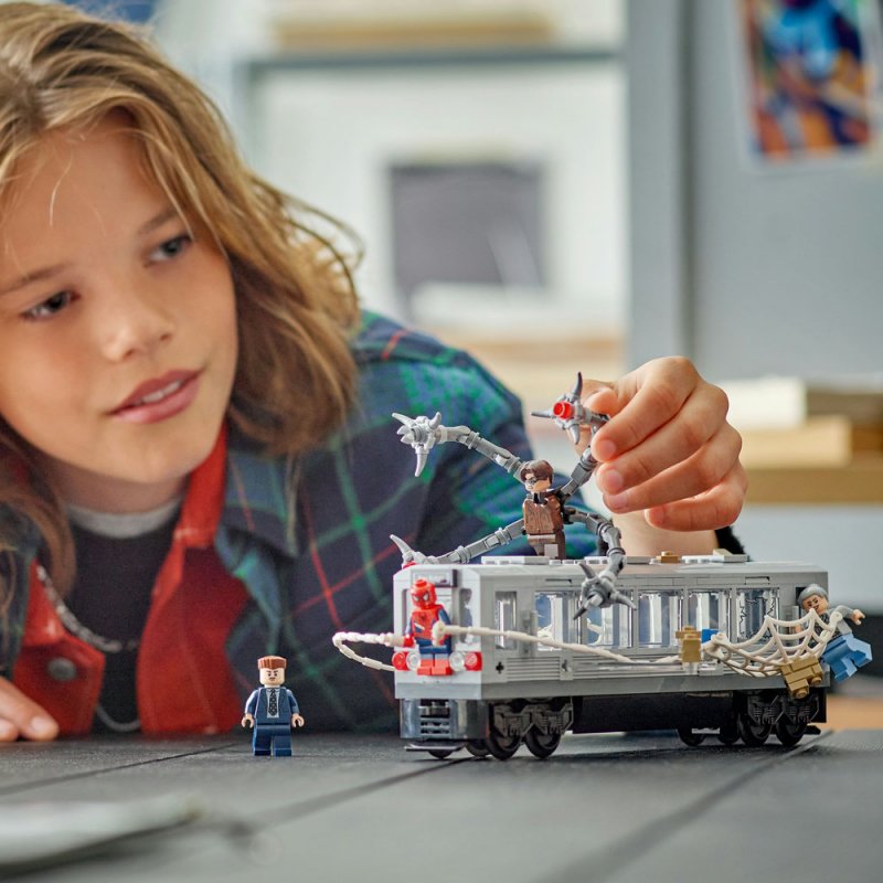 LEGO® ǀ Marvel 76321 Spider-Man vs. Doc Ock: Scéna v metru