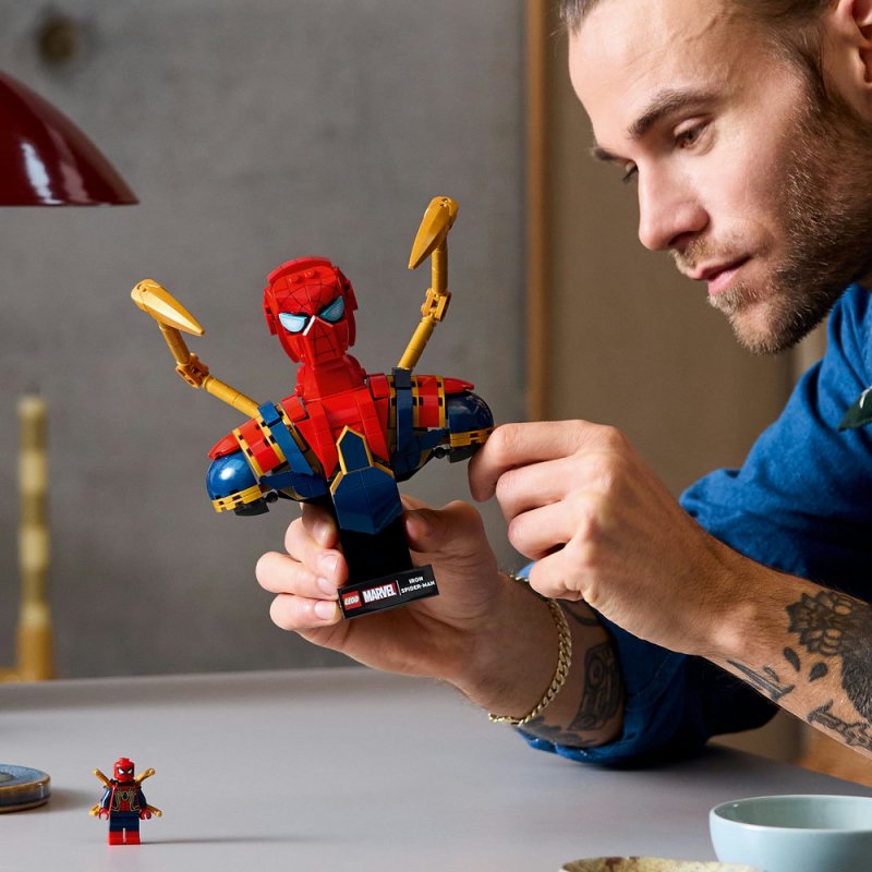 LEGO® ǀ Marvel 76326 Busta Iron Spider-Mana