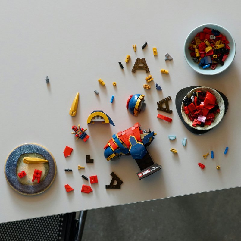 LEGO® ǀ Marvel 76326 Busta Iron Spider-Mana