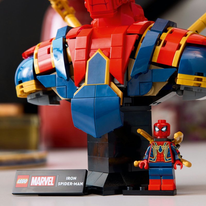 LEGO® ǀ Marvel 76326 Busta Iron Spider-Mana