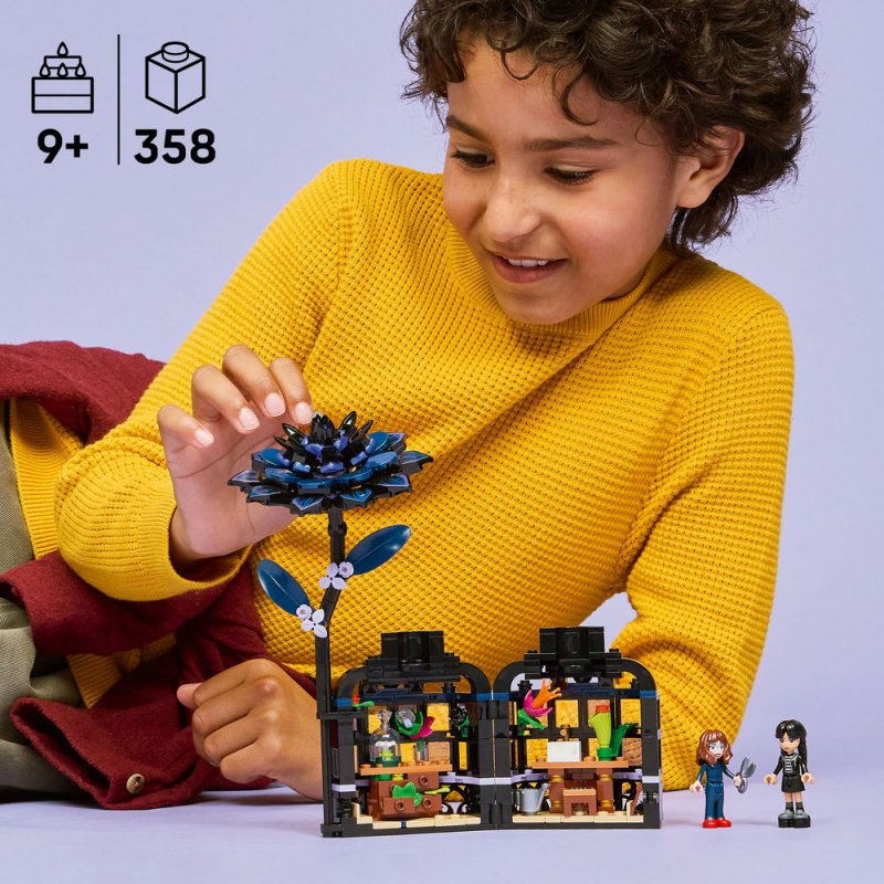 LEGO® Wednesday 76784 Černá jiřina