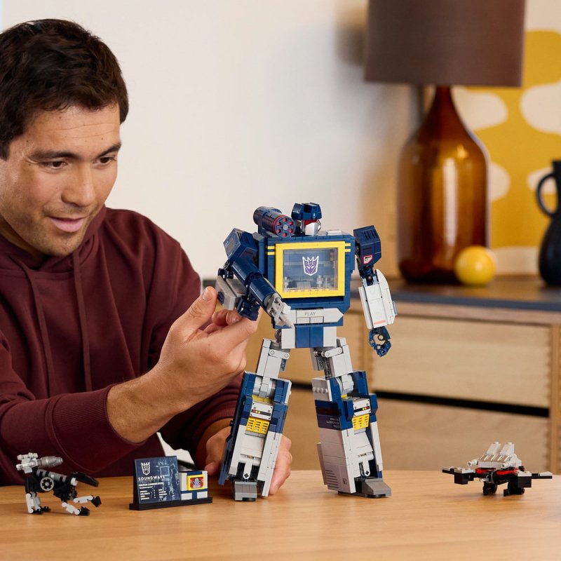 LEGO® Icons 10358 Transformers: Soundwave