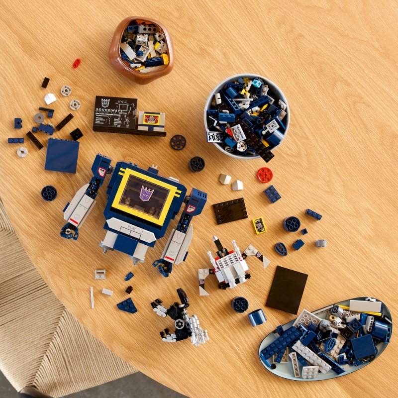 LEGO® Icons 10358 Transformers: Soundwave