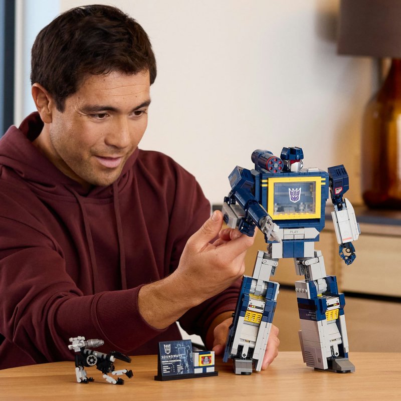 LEGO® Icons 10358 Transformers: Soundwave