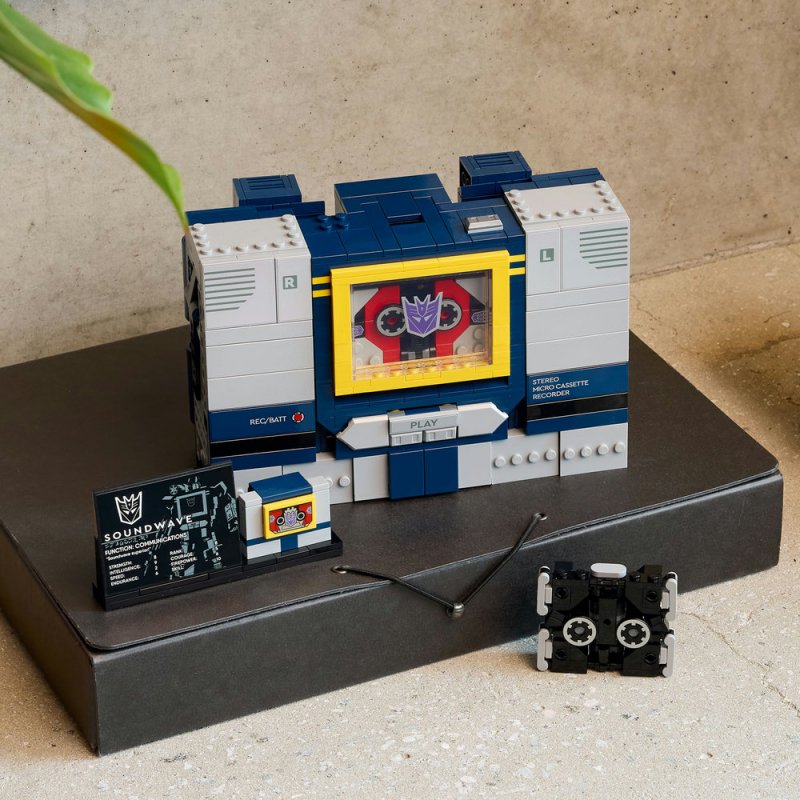 LEGO® Icons 10358 Transformers: Soundwave