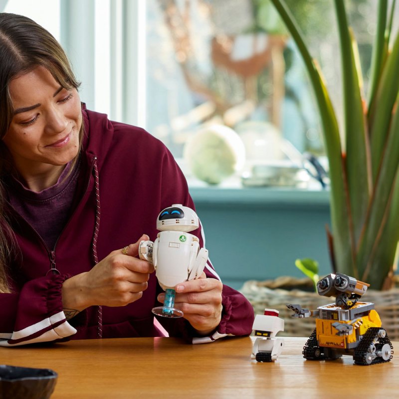 LEGO® │ Disney a Pixar 43279 VALL•I a EVA