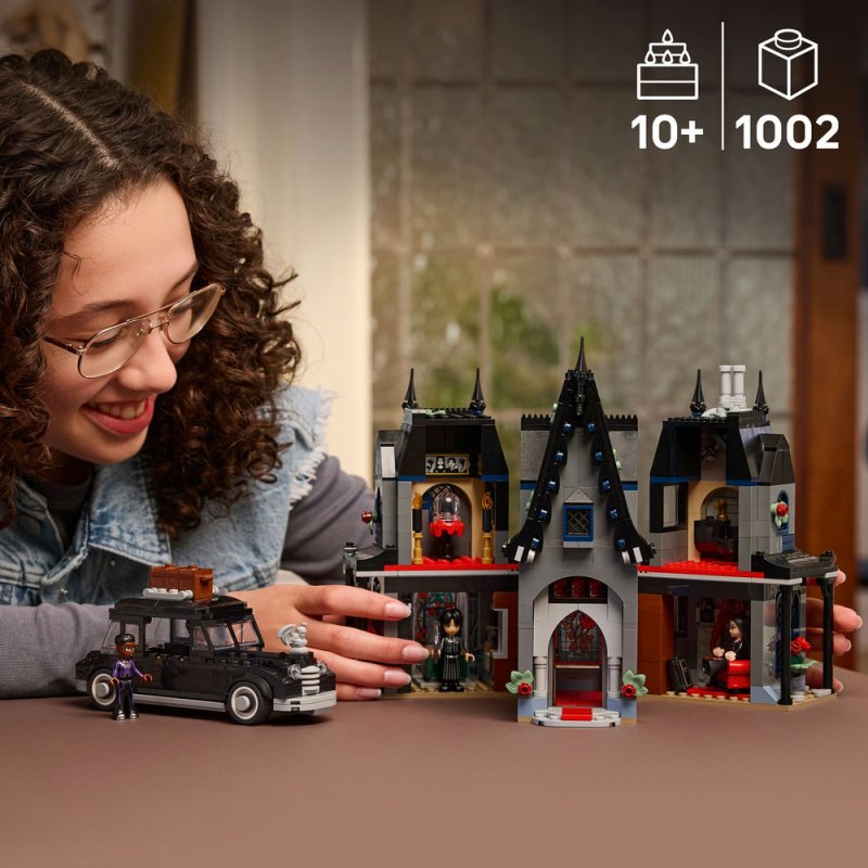 LEGO® Wednesday 76786 Morticia a její chata