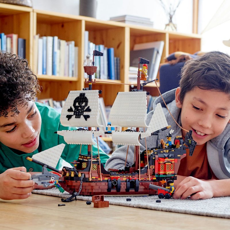 LEGO® Creator 31109 Pirátská loď
