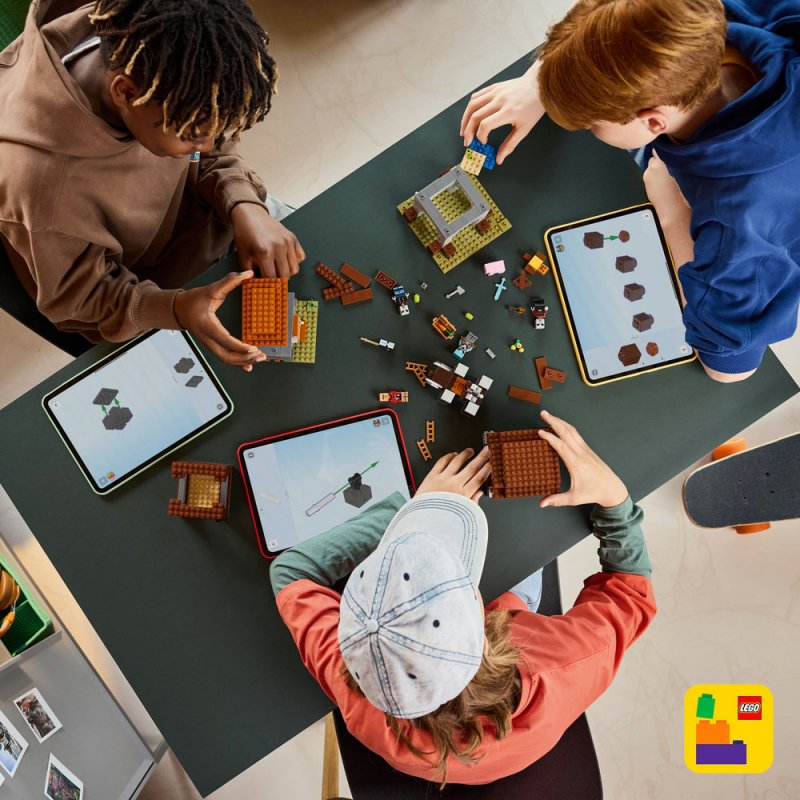 LEGO® Minecraft® 21278 Základna plenitelů a Ničitel