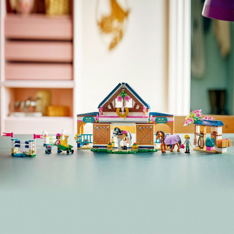 LEGO® Friends 42688 Koňská stáj a jezdecká akademie