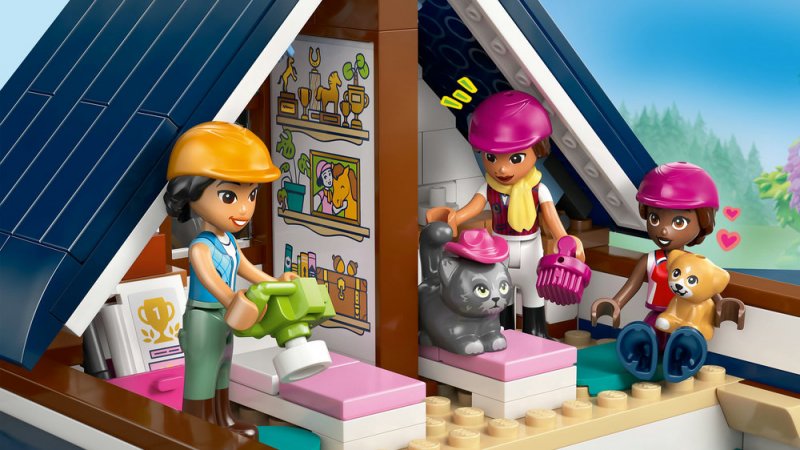 LEGO® Friends 42688 Koňská stáj a jezdecká akademie