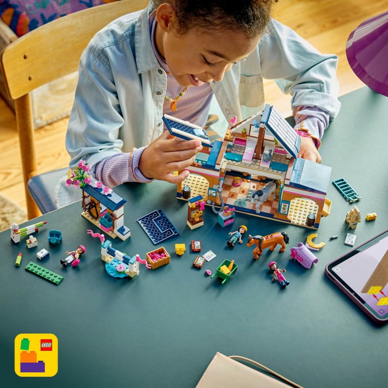 LEGO® Friends 42688 Koňská stáj a jezdecká akademie