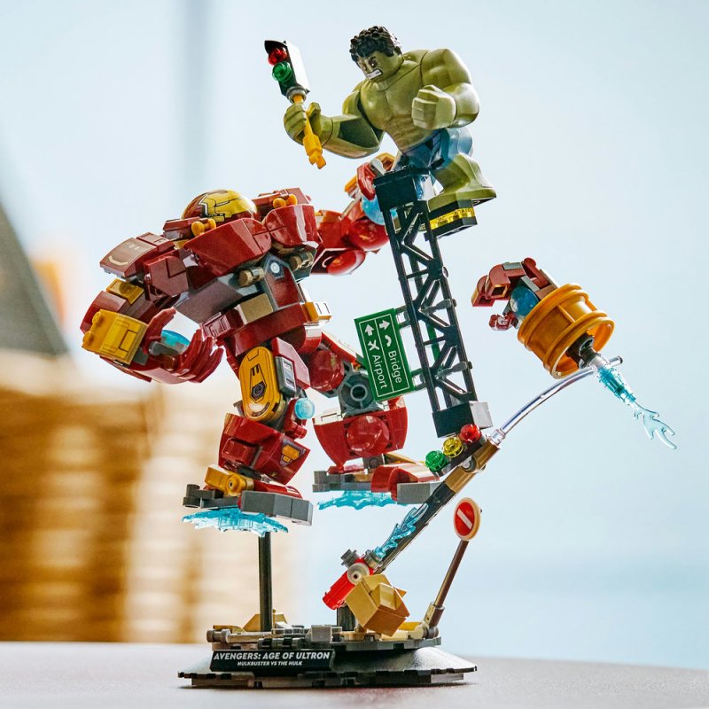 LEGO® ǀ Marvel 76343 Epický souboj: Hulkbuster vs. Hulk