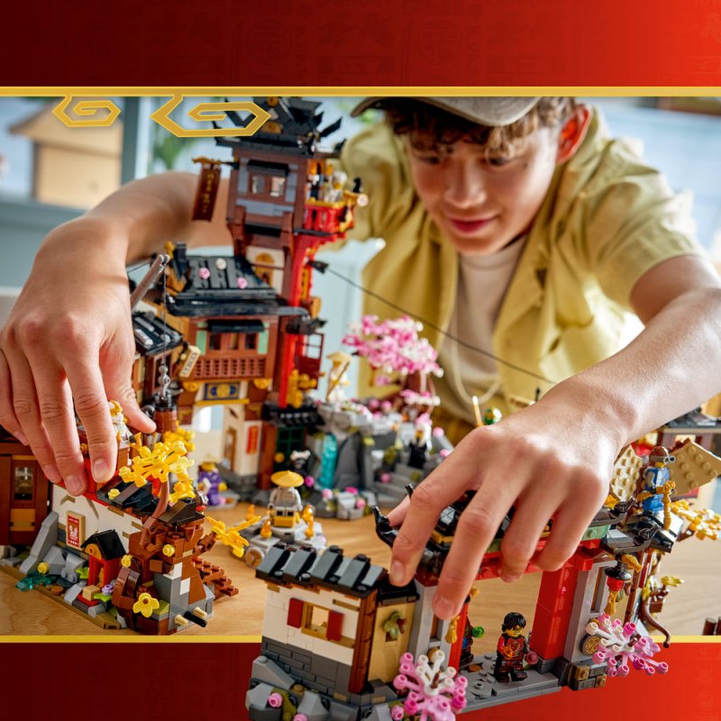 LEGO® NINJAGO® 71861 Staré město: 15 let NINJAGO
