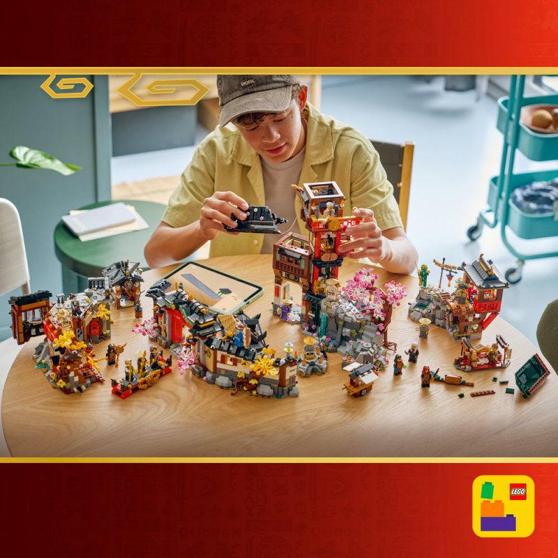 LEGO® NINJAGO® 71861 Staré město: 15 let NINJAGO