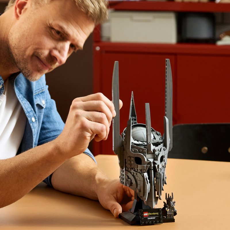 LEGO® Icons 11373 Pán prstenů: Sauronova helma